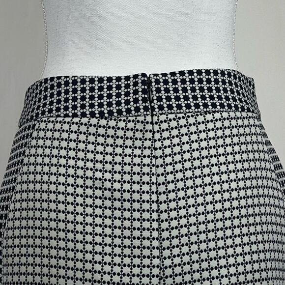 Banana Republic Black White Pencil Skirt Size 2P - Picture 5 of 12